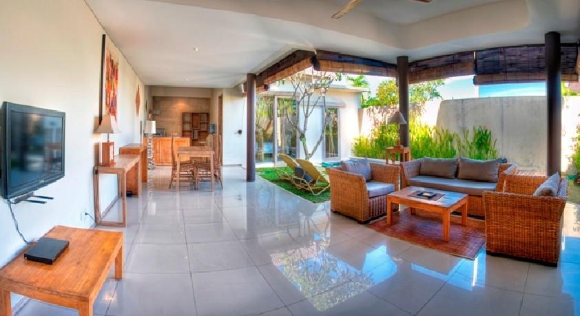 Villa Lestari 塞米亚克 客房 照片
