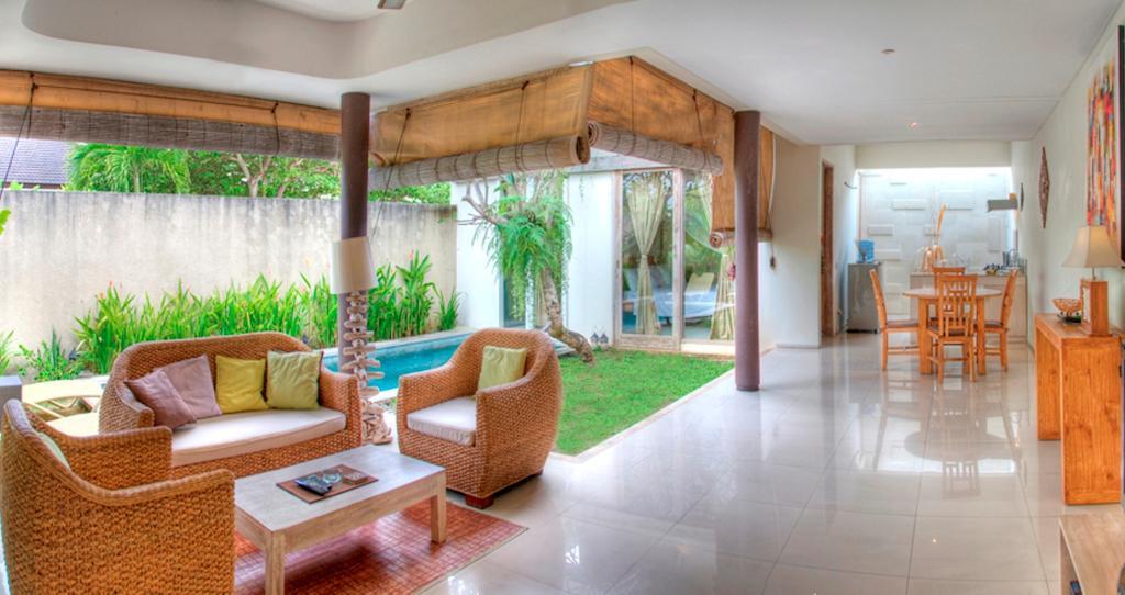 Villa Lestari 塞米亚克 客房 照片