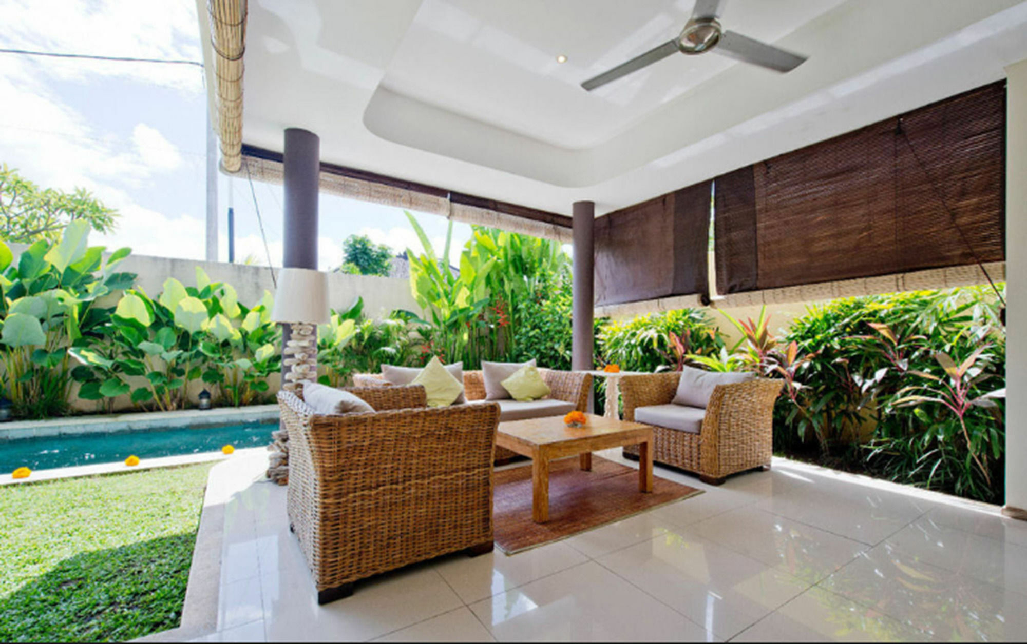 Villa Lestari 塞米亚克 外观 照片